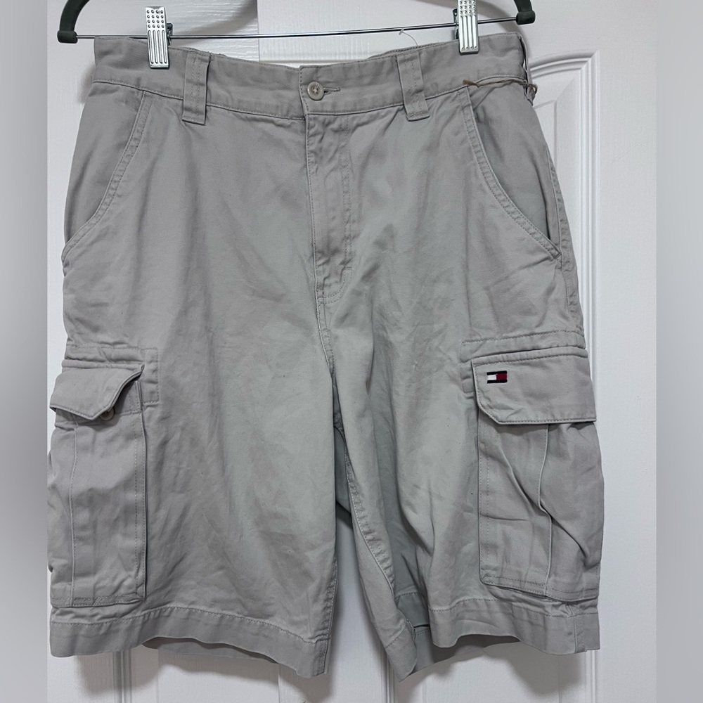 NEW (VINTAGE) TOMMY HILFIGER CARGO SHORTS -Size 31